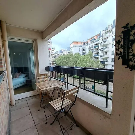 Aux Portes De Paris Et 5 Minutes Du Metro Apartment